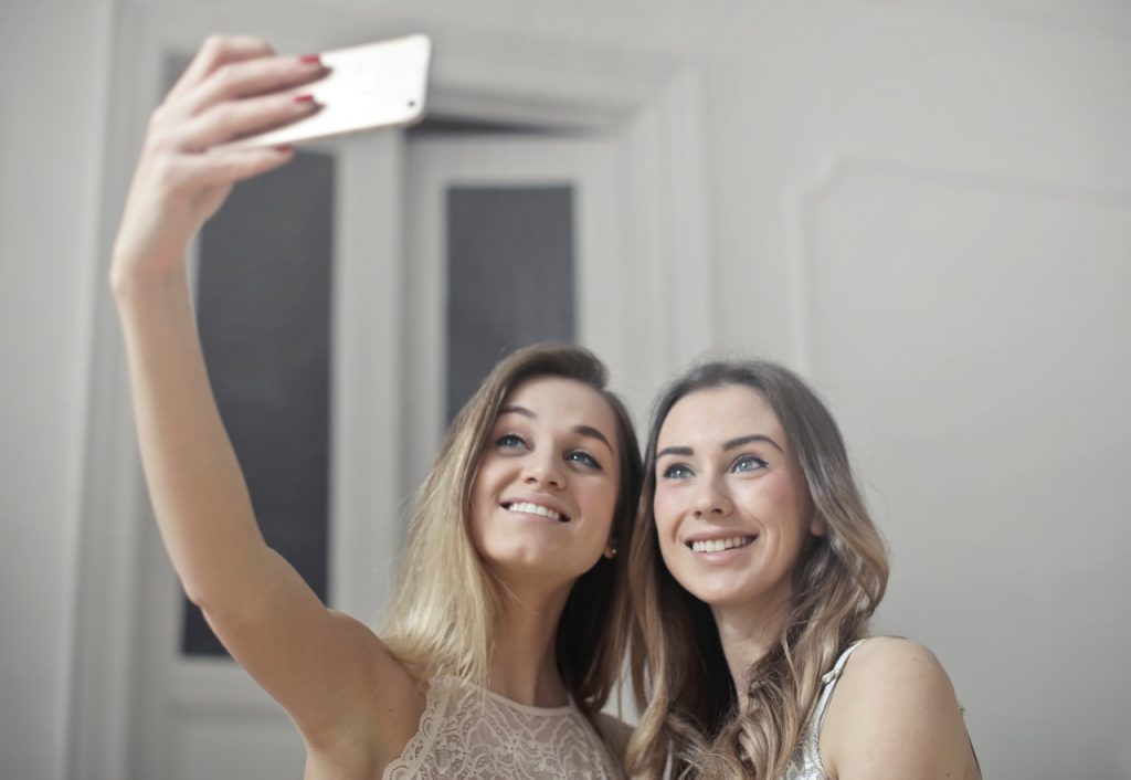 12 Pros and Cons of Social Media for Youth and Mental Health - 39